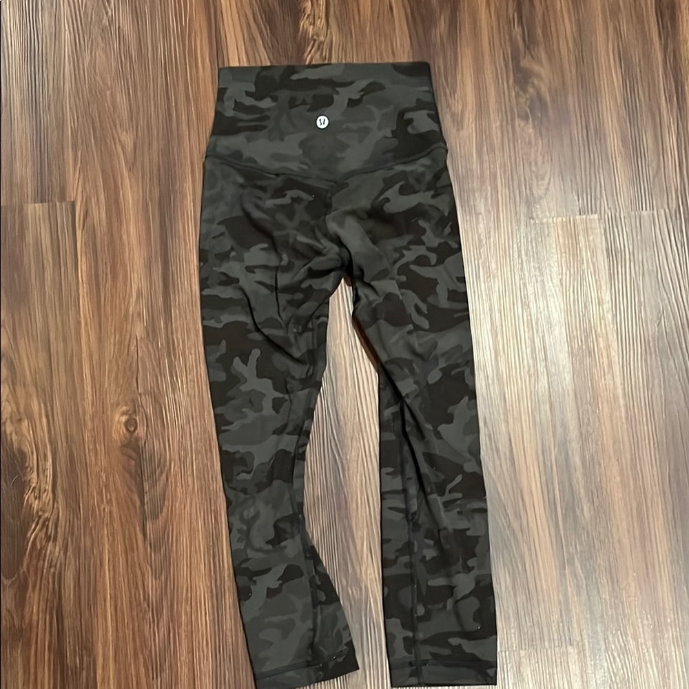 Lululemon Black Camo Capri Leggings